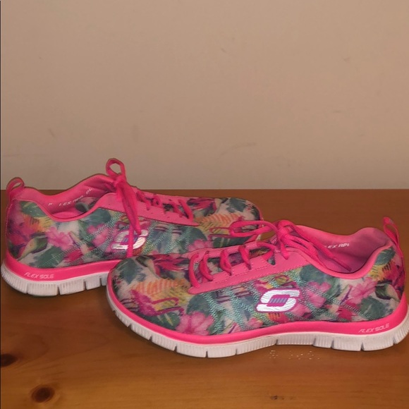 sketchers flamingo